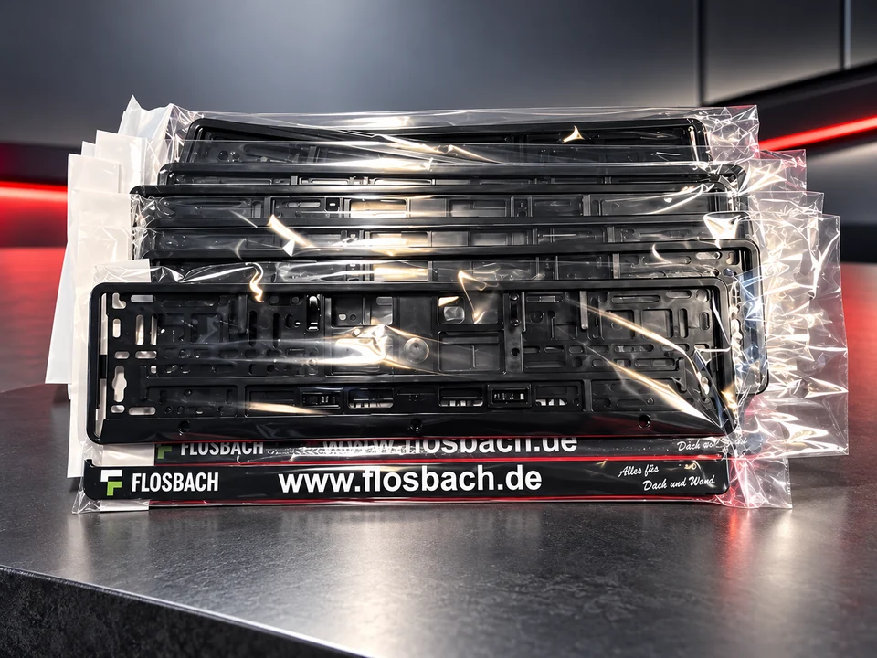 Kennzeichenhalter · Fahrzeugwerbung mit Firmenname und Webadresse