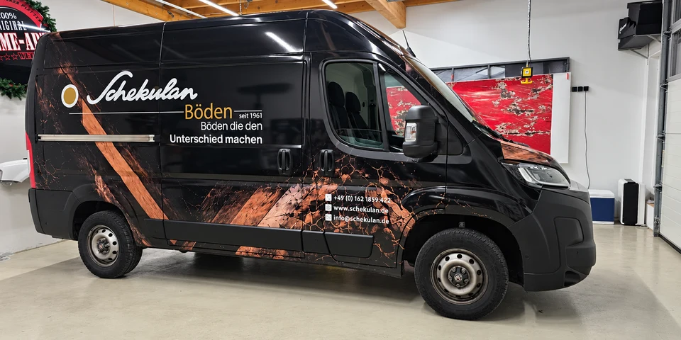 Transporter · Firmenauftritt mit großflächigem Motiv